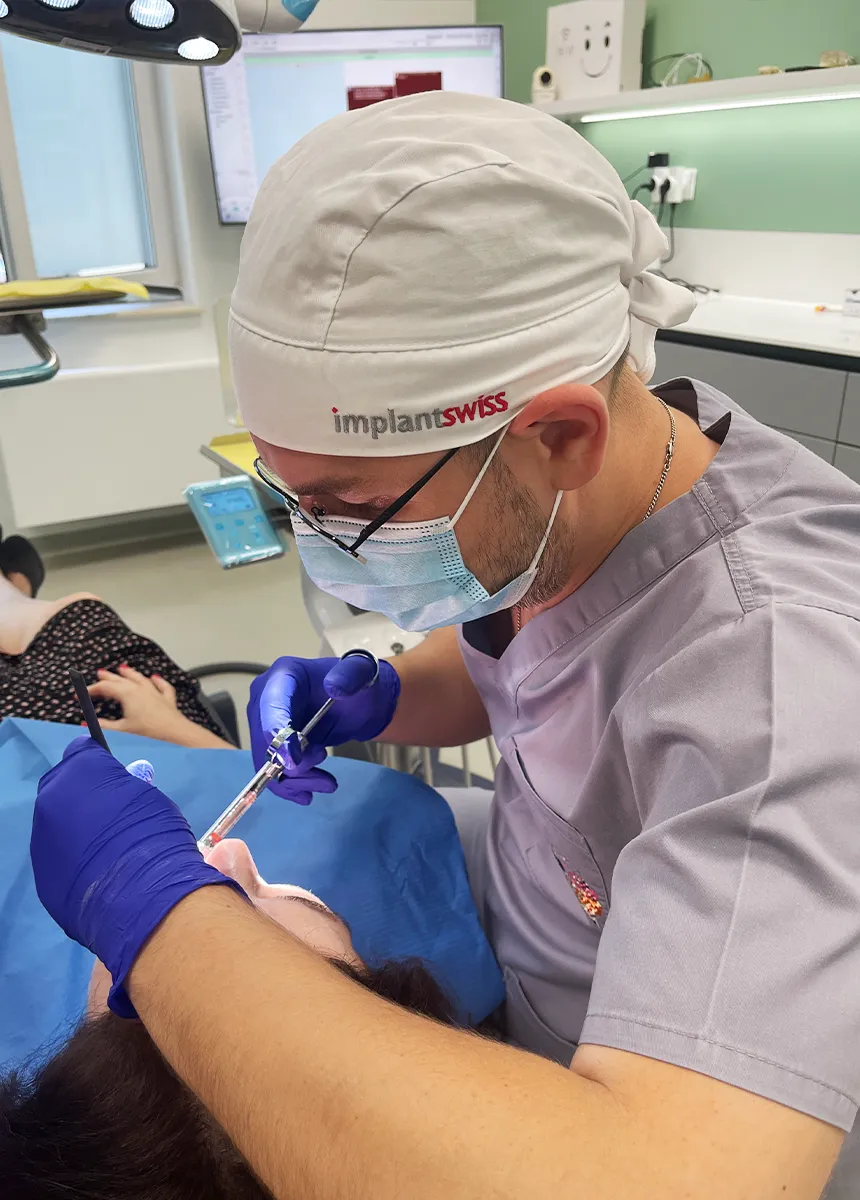 dr Bogdan Sandu​ medic specialist chirurgie orala si maxilo-faciala clinica maxilomed medic chirurg maxilo facial oradea